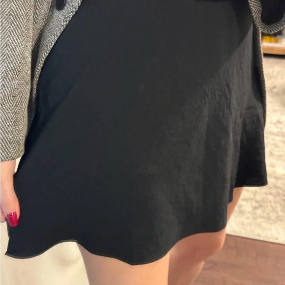 Elegant Black Flowy Comfortable Women's Workwear Skirt - Picture 3 of 6